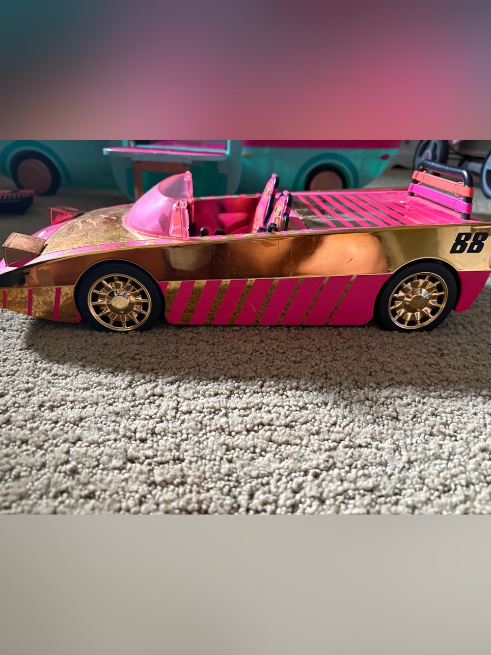 L.O.L. Surprise! Mint Camper Van, Car and Furniture - Picture 14 of 15
